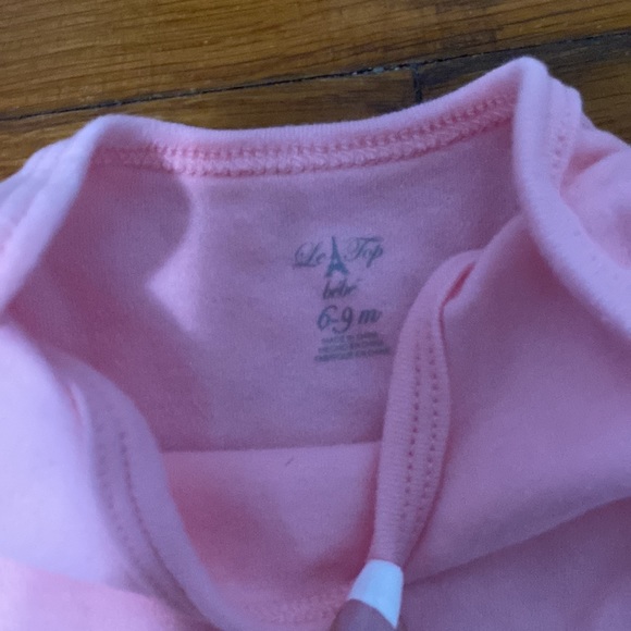 Le Top Bebe Baby Pink Snap Onesie - Picture 2 of 4